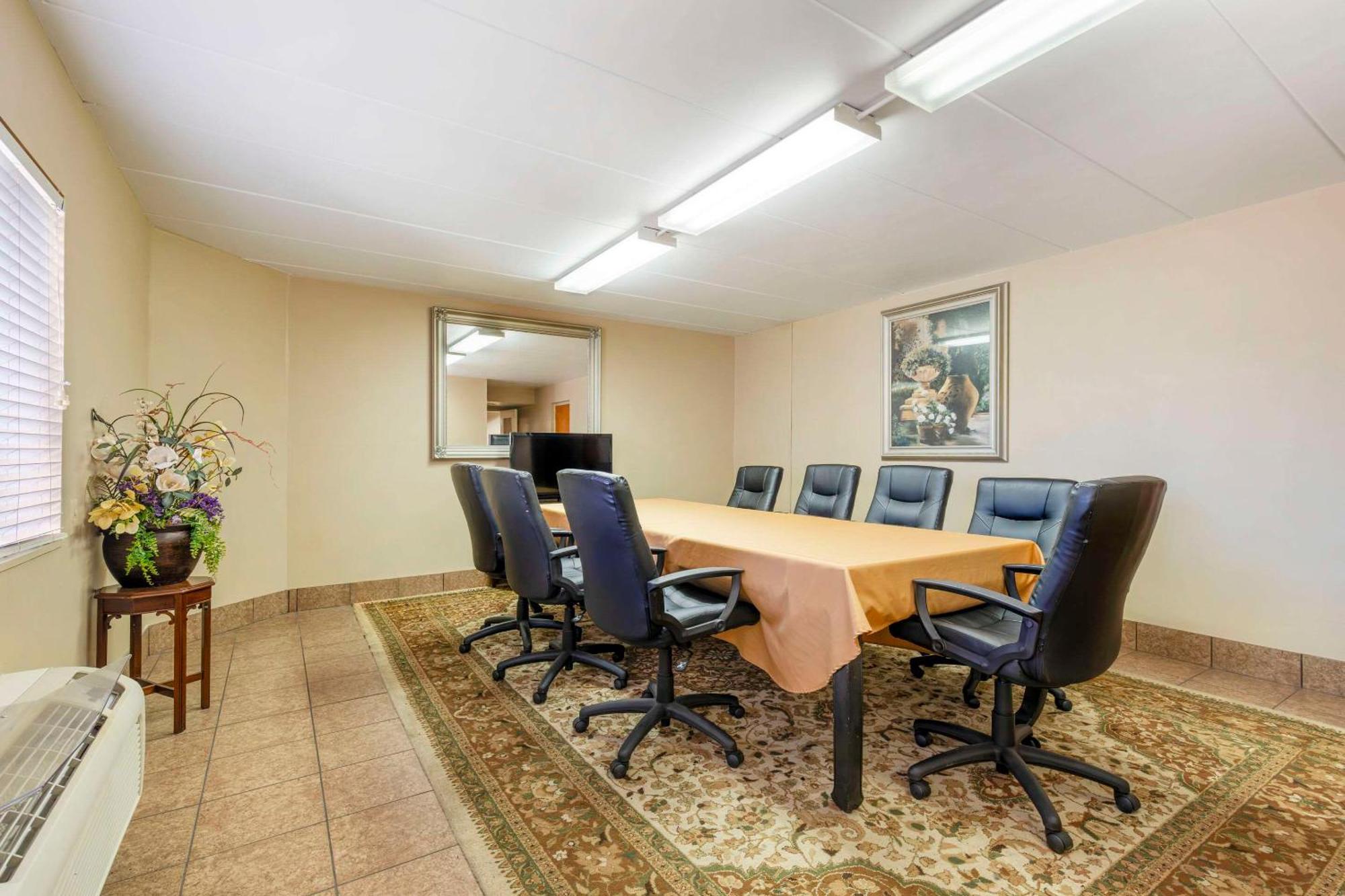 Comfort Inn University Center Fairfax Bagian luar foto