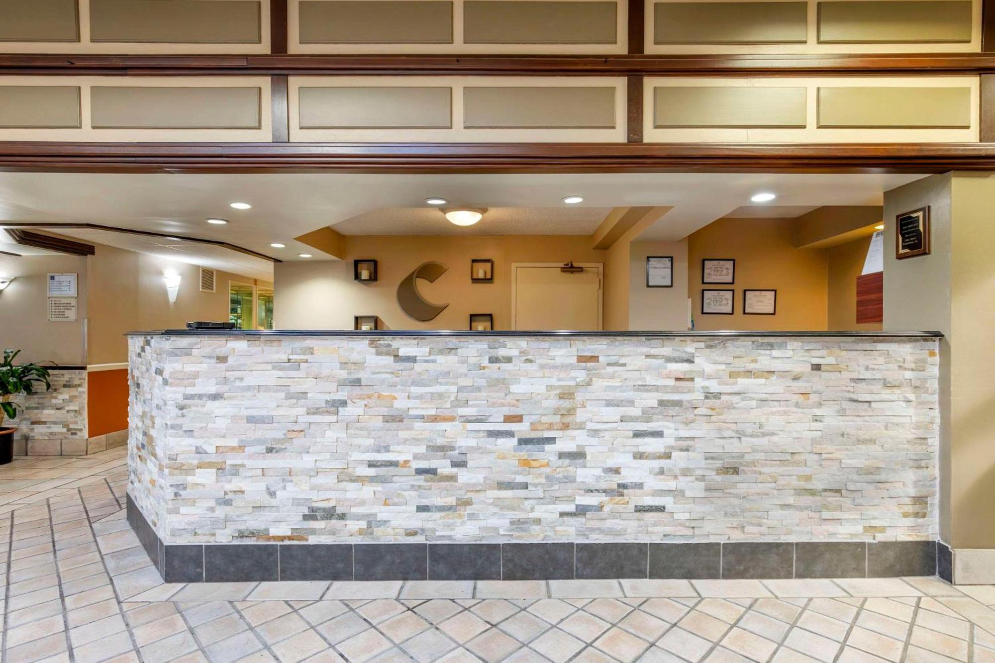 Comfort Inn University Center Fairfax Bagian luar foto