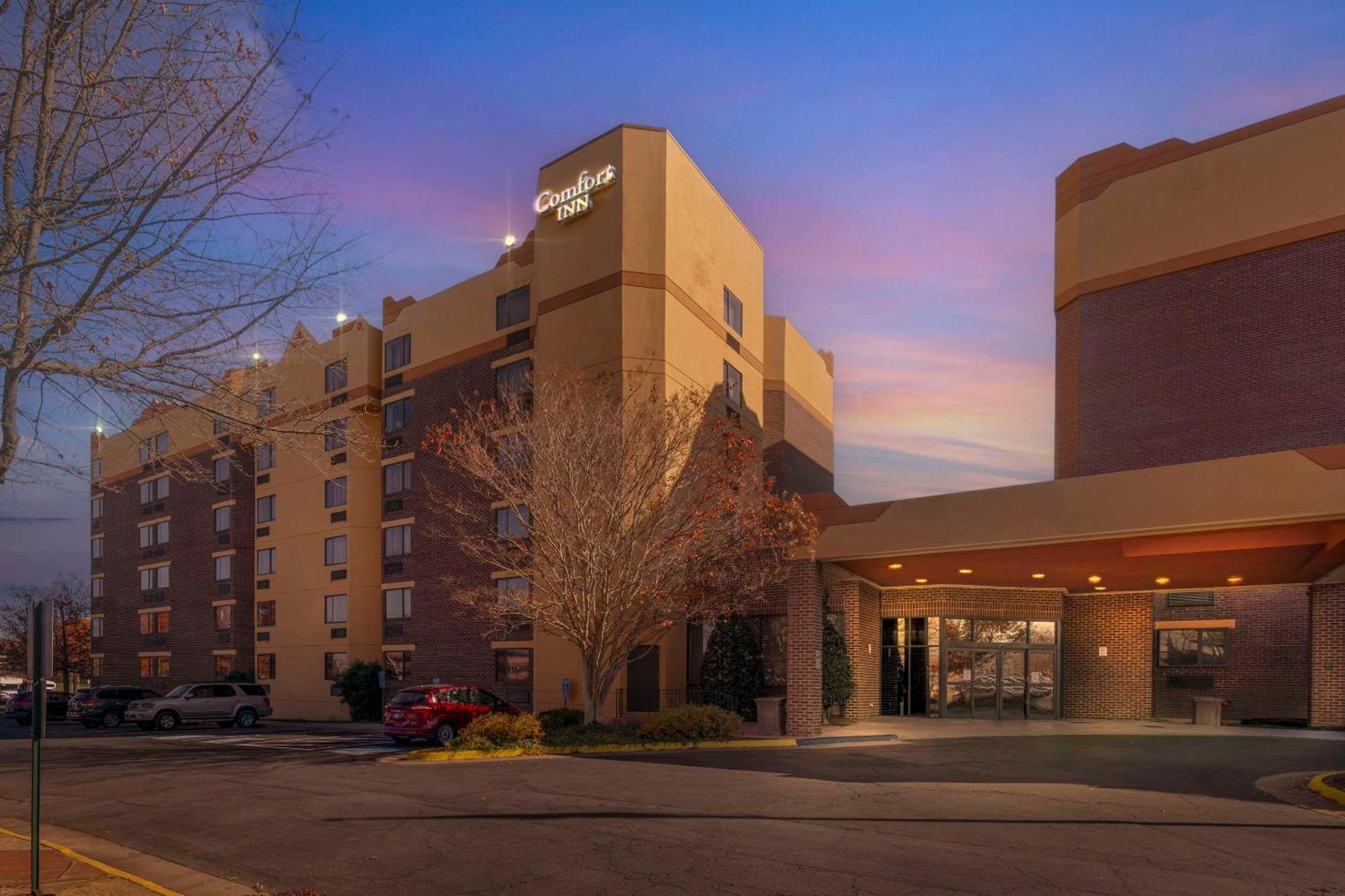 Comfort Inn University Center Fairfax Bagian luar foto